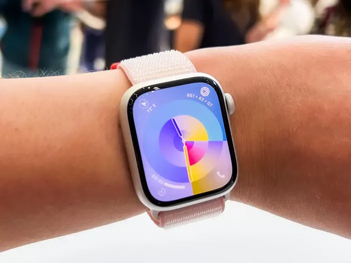 Apple Watch tạm thoát nạn, trở lại Apple Store Online